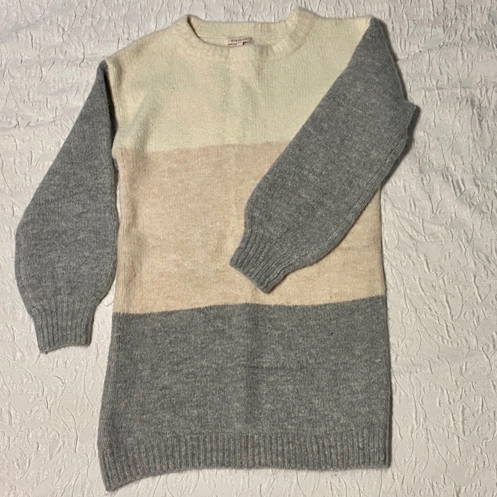 SKIES ARE BLUE Tunic Sweater